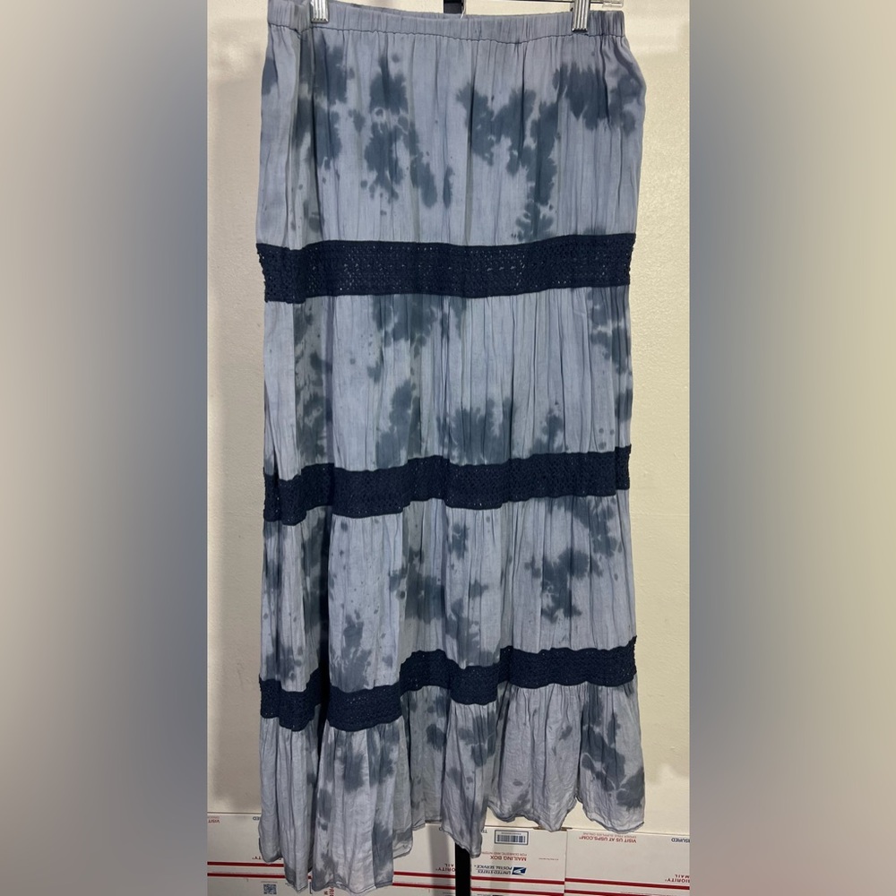 Michael Kors Washed Blue Tie Dye Crochet Maxi Skirt
Blue Tie-Dye Maxi Skirt - Picture 6 of 12